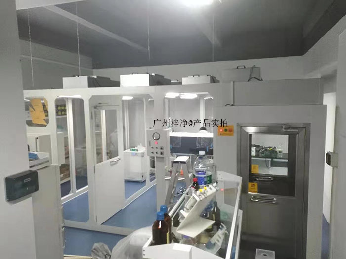 潔凈棚配套風淋室和傳遞窗在醫藥、食品、生物工程等領域，潔凈棚已成為重要的生產環境。
